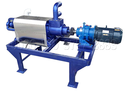 Dewatering machine for handling orgnaic raw material