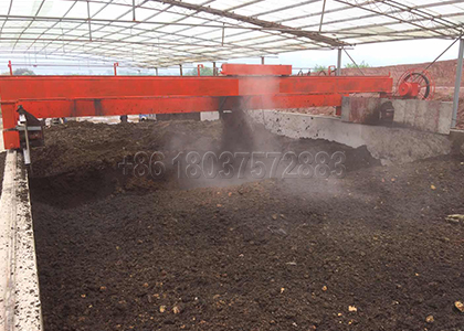 Wheel type manure composting machine